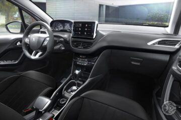 Peugeot 2008 Griffe 1.6 Turbo AT 2023 (8)