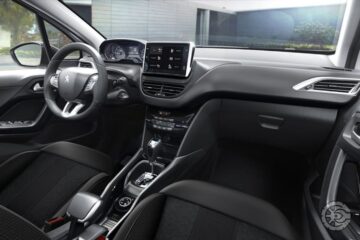 Peugeot 2008 Style 1.6 Turbo AT 2023 (9)