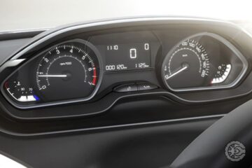 Peugeot 2008 Allure1.6 AT 2023 (8)