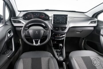 Peugeot 2008 Style1.6 AT 2023 (9)